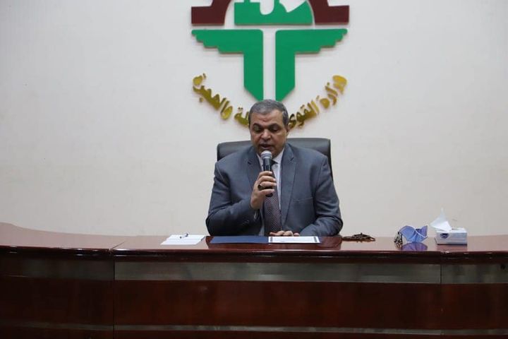 وزارة القوى العاملة: في إطار مبادرة حياة كريمة وزير القوى العاملة يوزع 950 وثيقة تأمين على 86271