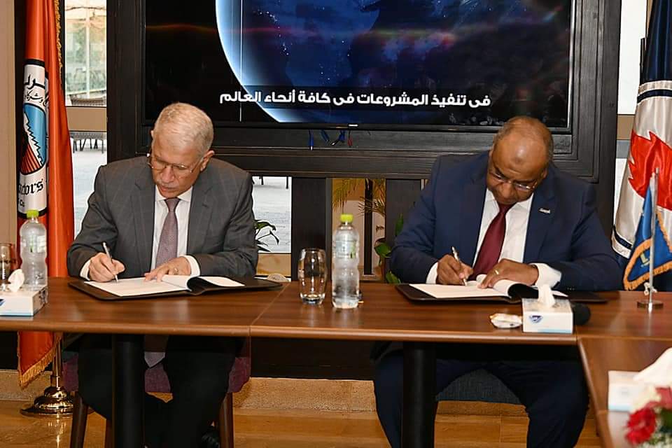 وقع رئيس مجلس إدارة شركة "المقاولون العرب"، ورئيس مجلس إدارة شركة "إنبي" مذكرة تفاهم بين الشركتين للتعاون في E5spmu7XMAEuJ7O
