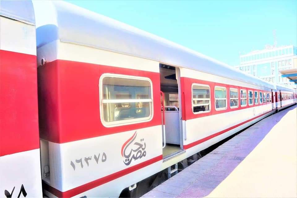 قررت هيئة سكك حديد مصر تعديل تركيب بعض القطارات بخط القاهرة / الفيوم بعربات درجة ثالثة " تحيا مصر" وذلك