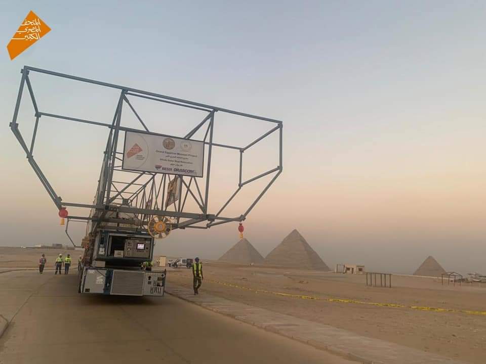 نجاح تجربة المحاكاة الثانية لنقل مركب خوفو الأولى من هضبة الأهرامات إلى المتحف المصري الكبير