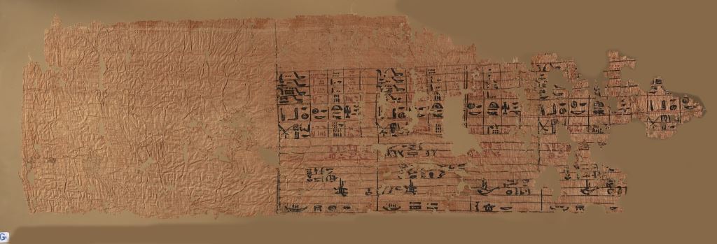 المتحف المصري أرشيف برديات خوفو بوادي الجرف من أهم قطع البردي المكتشفة يظهر فيها وبخط مختصر تاريخ بعام E6l6cEDXIAA9Na1