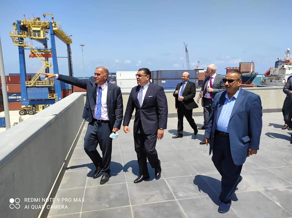 زار السفير المصري في لبنان الدكتور ياسر علوى صباح اليوم ميناء طرابلس في شمال لبنان، حيث كان في استقباله E7fMc1BWQAYHQWL