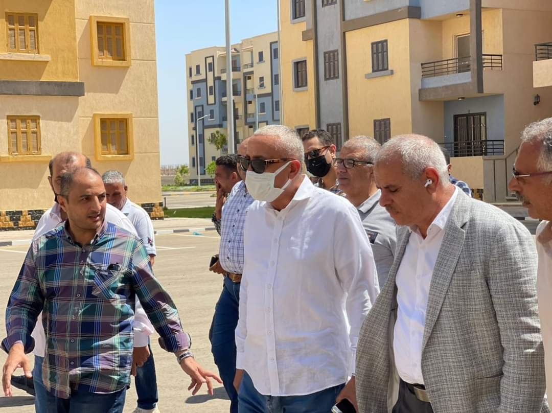 مسئولو وزارة الإسكان يتفقدون مشروعات مدينة السادات، وتشمل تنفيذ 1740 وحدة سكنية بمبادرة "سكن لكل المصريين - E7nrNbrWUAQ9W85