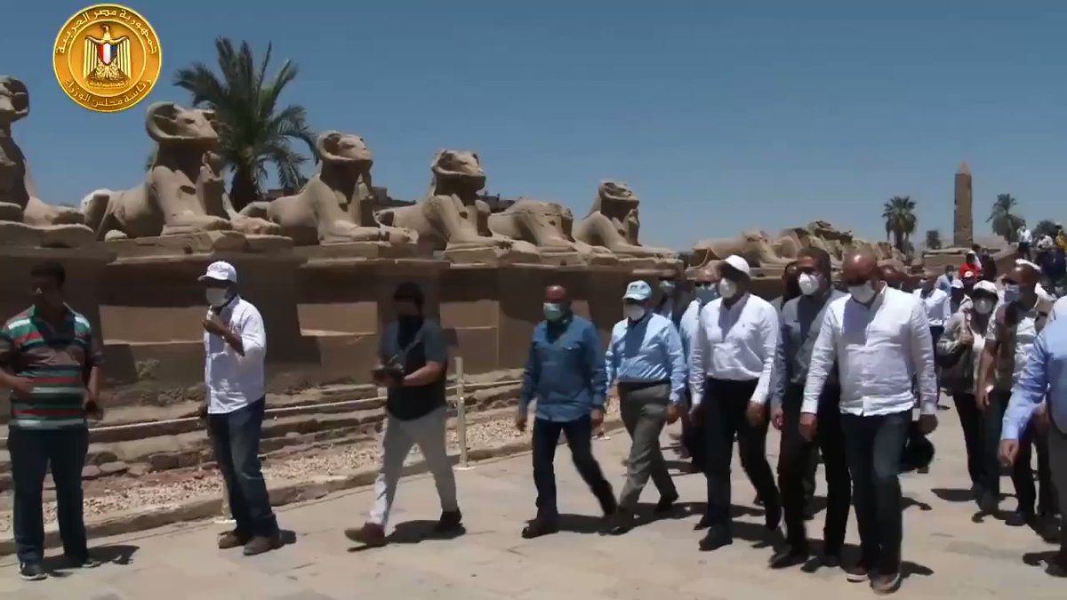 قام الدكتور مصطفى مدبولى، رئيس مجلس الوزراء، اليوم يرافقه الدكتور خالد العنانى، وزير السياحة والآثار، SES1y9rDqqABTlg6