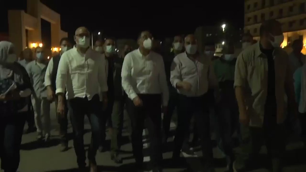 الدكتور مصطفى مدبولي رئيس مجلس الوزراء، يختتم جولته لمحافظة اسوان بتفقد اعمال تطوير ميدان المحطة والسوق p0 s8EZenYHI8Klg