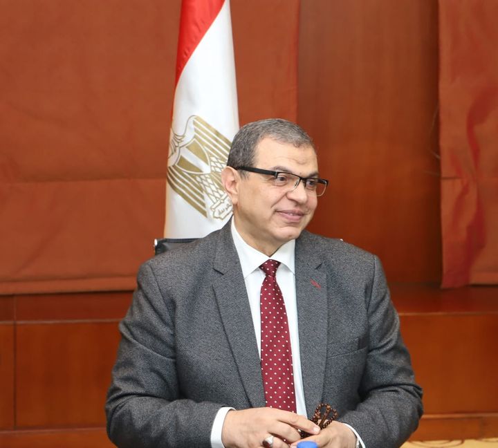 وزارة القوى العاملة: القوى العاملة تتابع حريق مصنع لتصنيع زيوت السيارات بأبو رواش كلف وزير 19149