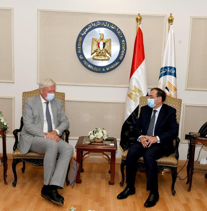 وزارة البترول والثروة المعدنية: وزير البترول يبحث مع سفير هولندا تنمية التعاون مع الشركات 19514