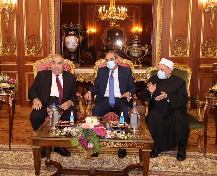 بالنيابة عن الدكتور/ مصطفى مدبولي رئيس مجلس الوزراء الدكتور/ عمرو طلعت وزير الاتصالات وتكنولوجيا المعلومات 28526