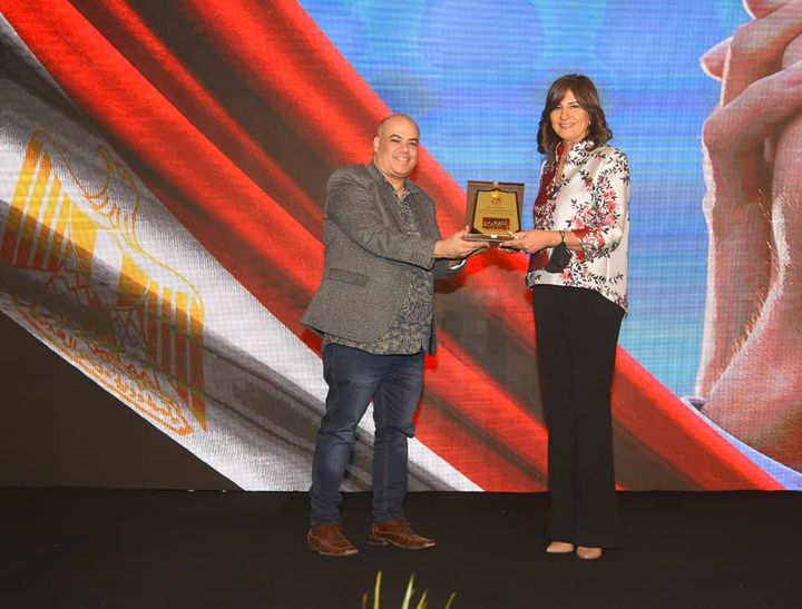 وزيرة الهجرة تكرم عددًا من المشاركين في المبادرة الرئاسية اتكلم عربي 31642