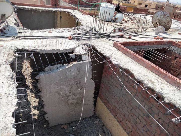 ‎ رئيس جهاز الشروق : إزالة سقف خرسانى مخالف بدور سطح وإيقاف التعامل على كامل العقار بمنطقة الإسكان العائلي 35560