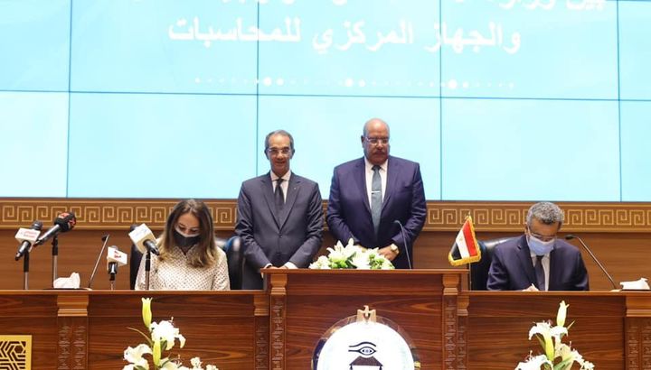 الدكتور/ عمرو طلعت وزير الاتصالات وتكنولوجيا المعلومات والمستشار/ هشام بدوى رئيس الجهاز المركزى للمحاسبات 40400