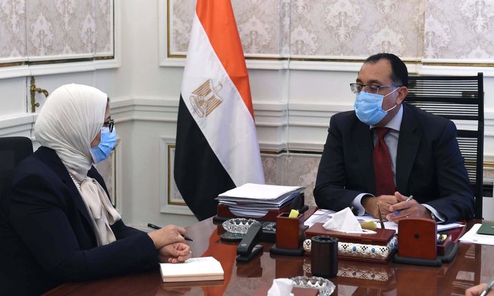 رئيس الوزراء يتابع مع وزيرة الصحة إجراءات تطعيم العاملين فى القطاع التعليمى مدبولى: توجيهات من الرئيس 41198