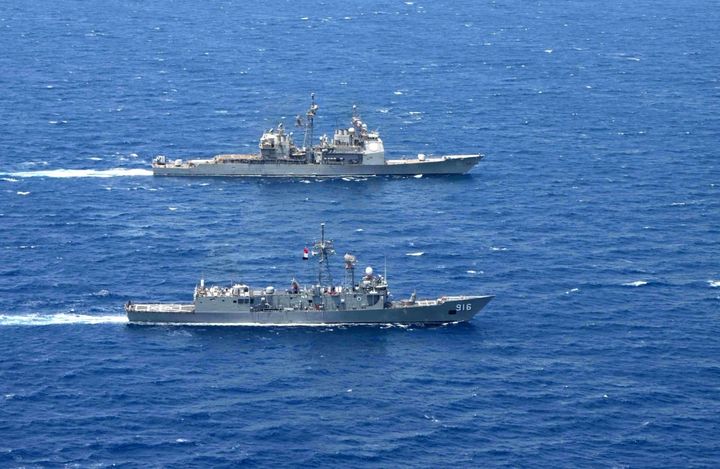 المتحدث العسكرى : القوات البحرية المصرية والأمريكية تنفذان تدريباً بحرياً عابراً فى نطاق الأسطول الجنوبى 53013