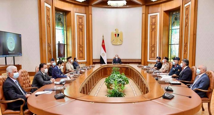 السيد الرئيس يتابع مشروع تطوير مطار العلمين الدولي 65133