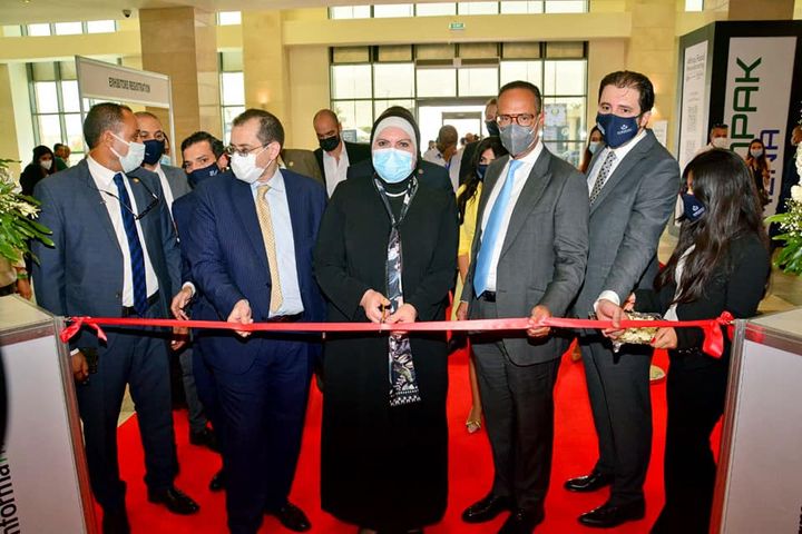 وزارة التجارة والصناعة: بمشاركة 140 شركة يمثلون 16 دولة وزيرة التجارة والصناعة تفتتح الدورة 69874