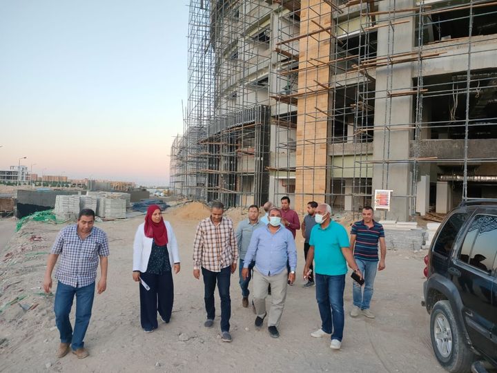 مسئولو الإسكان يتفقدون مشروعات مدينتي سوهاج وأخميم الجديدتين الانتهاء من تنفيذ ٢٤٣٢ وحدة سكنية بمشروع 71094