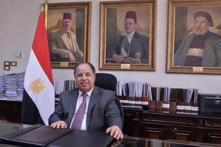 وزارة المالية: تسليم أول «ميكروباص أخضر» فى المبادرة الرئاسية لإحلال المركبات وزير 90158