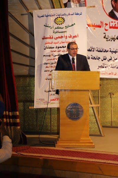 وزارة القوى العاملة: في إطار حياة كريمة سعفان يسلم 2247 وثيقة تأمين علي الحياة للعمالة غير 91382