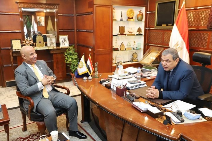 وزارة القوى العاملة: سعفان يلتقي نائب الاتحاد العام للمصريين بالسعودية: حنفي يدعو 99354