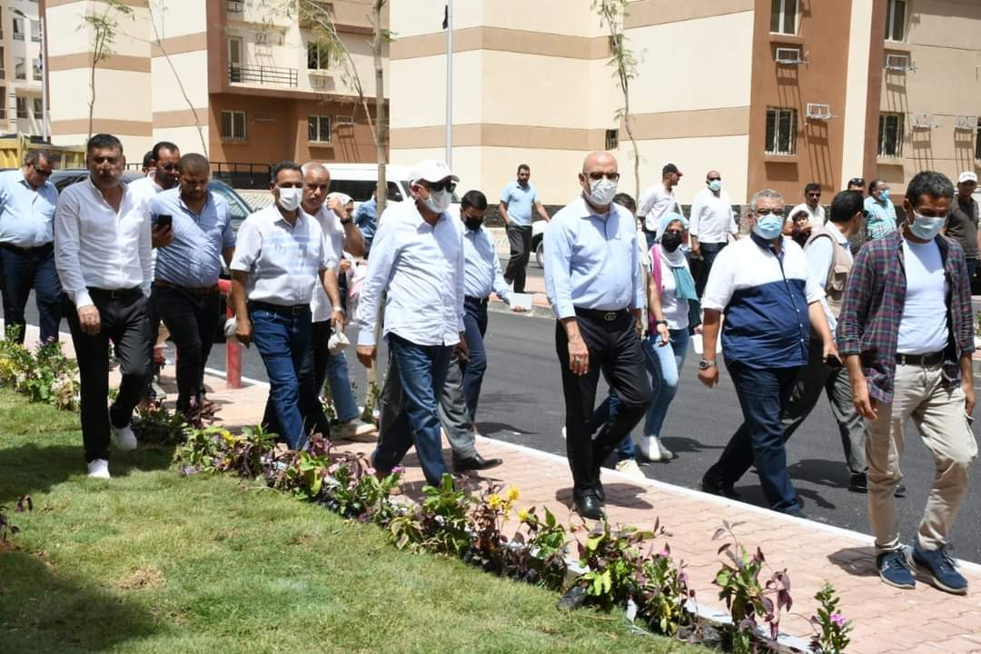 الدكتور عاصم الجزار، وزير الإسكان والمرافق والمجتمعات العمرانية، يتفقد مشروع سكن الموظفين بالعاصمة