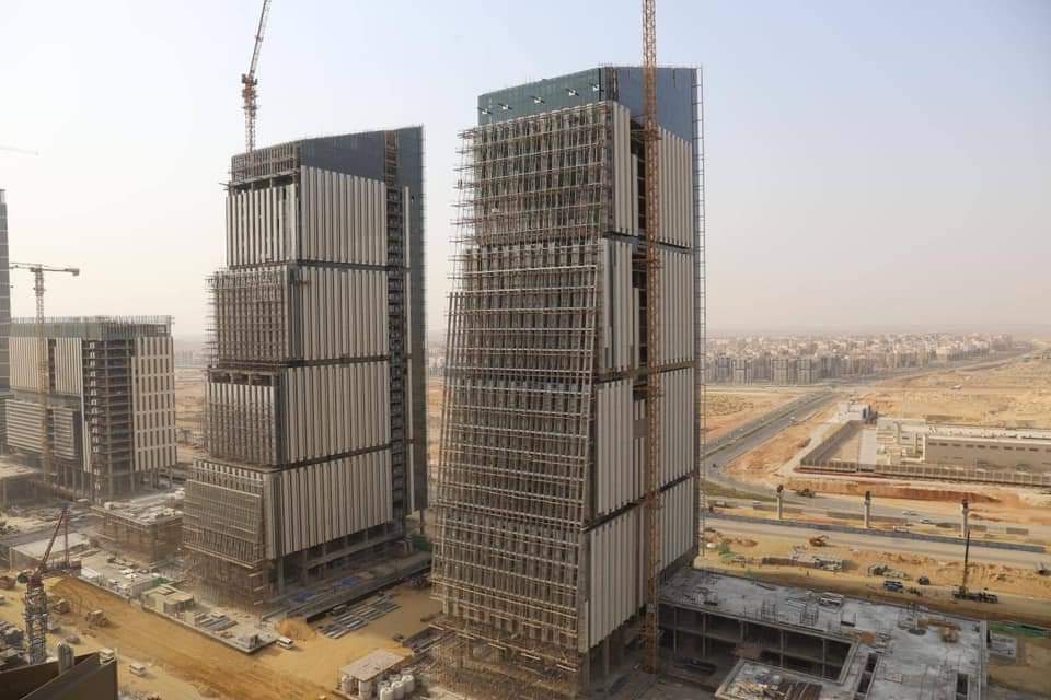 الانتهاء من أعمال الواجهات الخارجية لأول مبنى إداري شاهق (برج C12) داخل مشروع منطقة الأعمال المركزية CBD E8Rnj4QXsAEEtyI