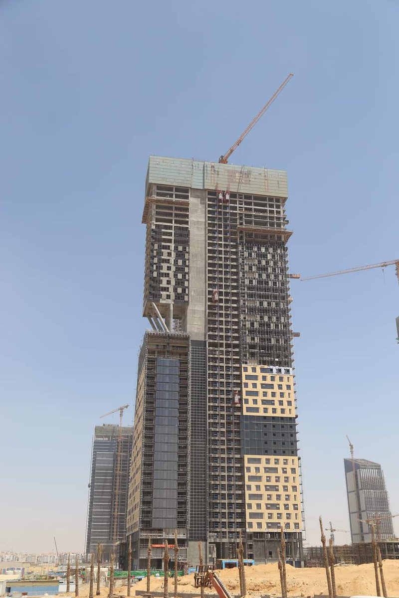 الاحتفال بنجاح اكتمال الهيكل الخرساني للمبنى السكني الشاهق D01 "أعلى مبنى سكني في أفريقيا" بمشروع CBD
