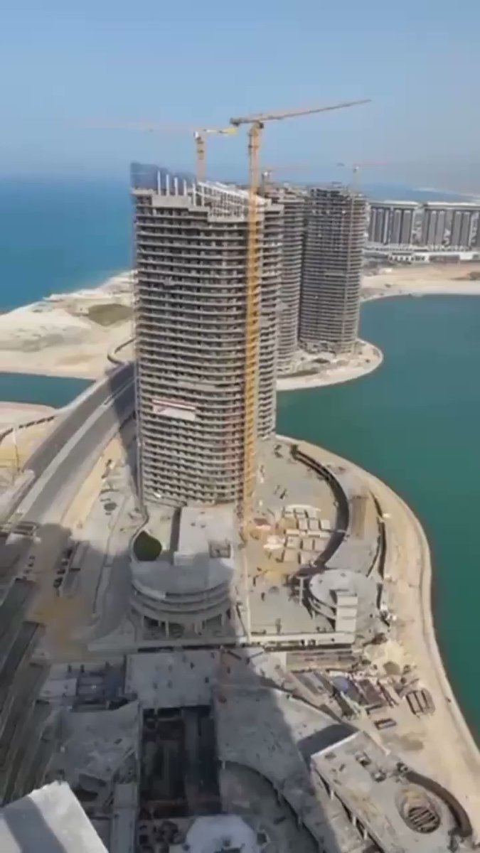 من أعلى نقطة في ابراج ذا جيت العلمين الجديدة The Gate Tower بإرتفاع يصل الى 40 طابق، تضم وحدات سكنية فندقية ومطاعم Q0LJuPZQV3HfE62r