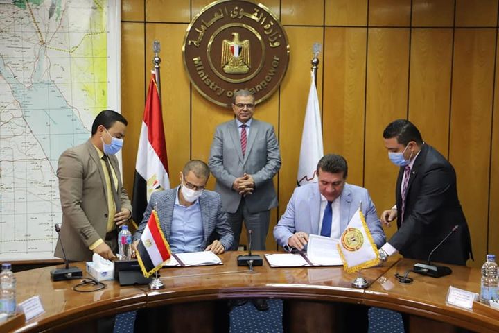 وزارة القوى العاملة: وزير القوى العاملة يشهد توقيع اتفاقية تسوية بين إحدي الشركات والعامة 16700