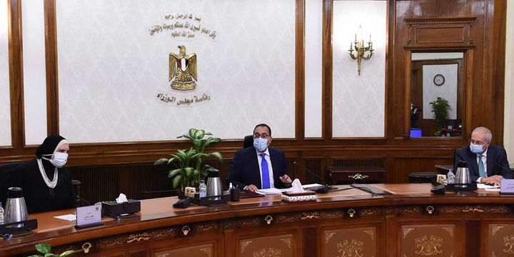 رئيس الوزراء يستعرض مقترحا لإنشاء مركز لتصنيع السيارات شرق بورسعيد عقد الدكتور مصطفى مدبولي، رئيس 17467