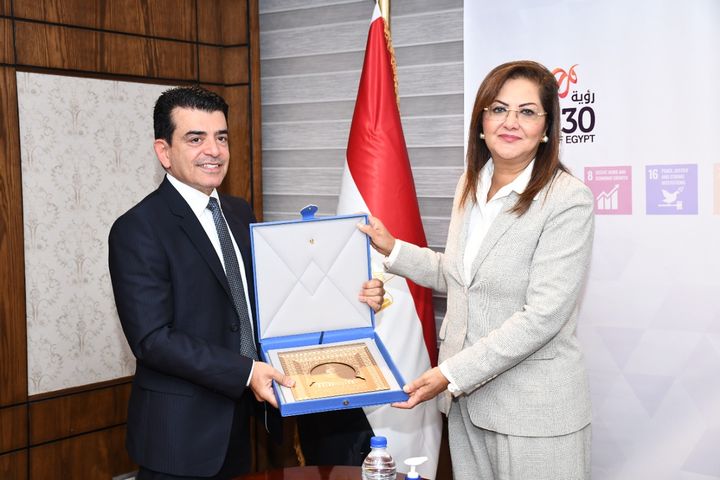 وزيرة التخطيط والتنمية الاقتصادية تستقبل المدير العام لمنظمة الايسيسكو 🔴🔴 استقبلت الدكتورة هالة 26187 1