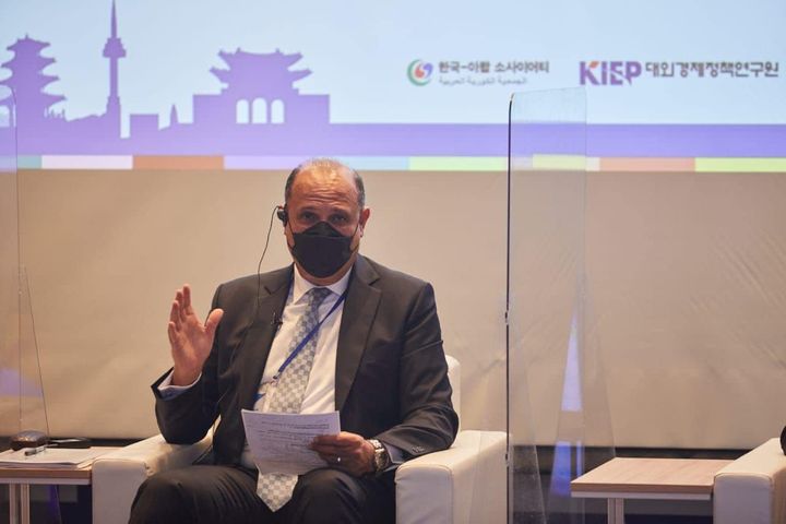 السفير المصري في سول يلقي المحاضرة الافتتاحية في منتدي مستقبل التعاون العربي-الكوري لعام 2021  شارك 33419
