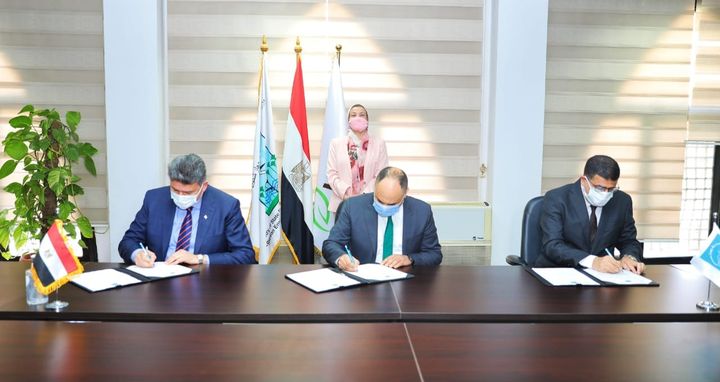 وزيرة البيئة تشهد توقيع بروتوكول للتعاون المشترك مع مركز التنمية المستدامة بمدينة زويل للعلوم والتكنولوجيا 35329