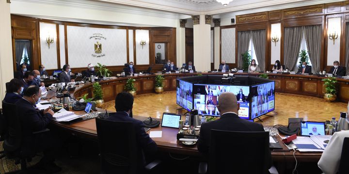 رئيس الوزراء يؤكد أهمية سرعة الانتهاء من المفاوضات الجارية مع الشركات العالمية المصنعة للقاحات وصولاً لأفضل 44201