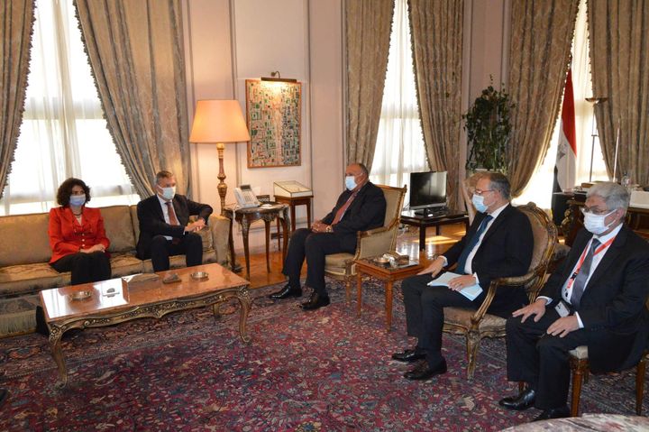 وزير الخارجية يبحث مع مفوض الأونروا سبل دعم ومساندة اللاجئين الفلسطينيين استقبل وزير الخارجية سامح شكري، 46007