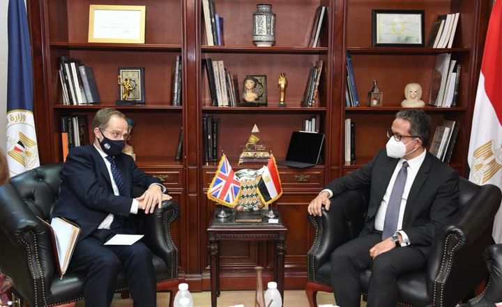 وزير السياحة والآثار يلتقي بالسفير البريطاني بالقاهرة لبحث سبل التعاون بين البلدين في مجالي السياحة والآثار 46672