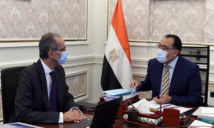 رئيس الوزراء يتابع مع وزير الاتصالات ملفات عمل الوزارة التقى الدكتور مصطفى مدبولي، رئيس مجلس 47946