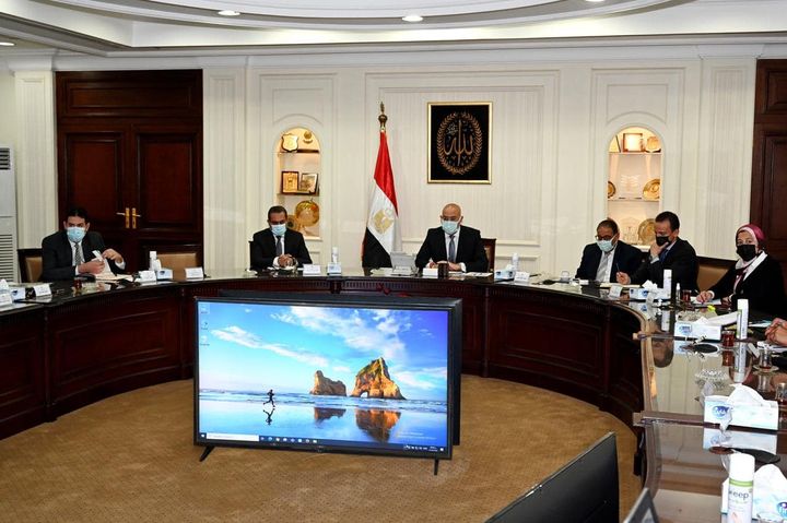 وزير الإسكان يبحث مخططات تنمية أراضى الساحل الشمالي الغربي الواقعة شرق مدينة العلمين الجديدة عقد الدكتور 53004