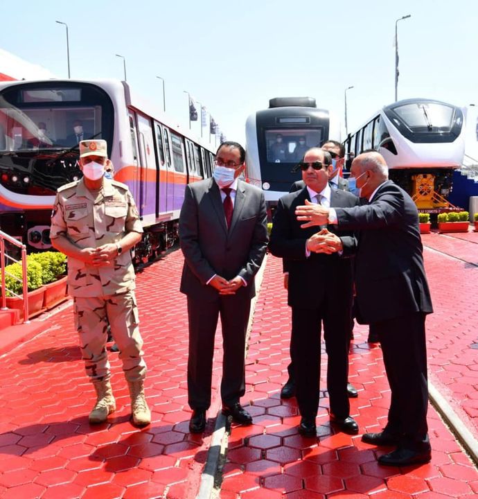 السيد الرئيس يتفقد عربات القطارات الجديدة بميناء الاسكندريةPhotos from ‎المتحدث الرسمي لرئاسة الجمهورية-Spokesman of 57350