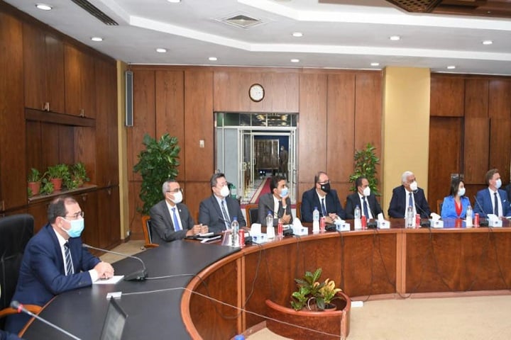 وزارة البترول والثروة المعدنية: اجتماع اللجنة العليا لمؤتمر إيجبس 2022 رأس المهندس طارق 60076