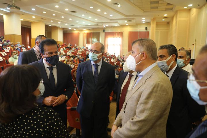 وزارة التعليم العالي والبحث العلمي: وزير التعليم العالي ورئيس جامعة عين شمس يتفقدان مراكز 69854