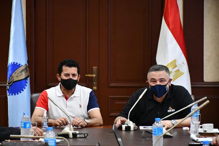 وزارة الشباب والرياضة: وزير الرياضة ومحافظ البحر الأحمر يناقشان إنشاء استاد للغردقة اجتمع 70117
