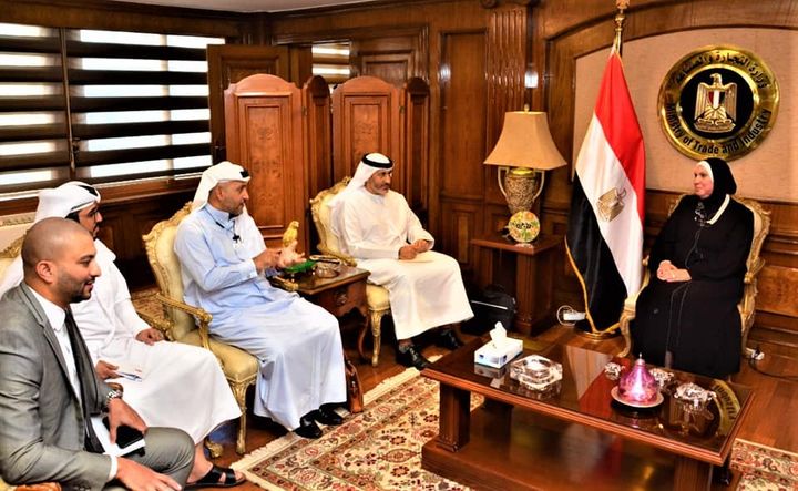 وزارة التجارة والصناعة: وزيرة التجارة والصناعة تبحث مع المدير العام لمجلس الإمارات للشركات 77394