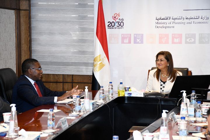 وزيرة التخطيط تلتقي مساعد سكرتير عام الأمم المتحدة للمناخ 🔴 التقت د 77464