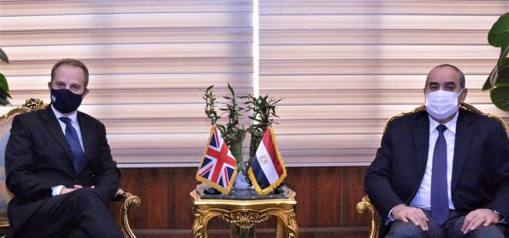 وزارة الطيران المدني: وزير الطيران يلتقي سفير بريطانيا بالقاهرة 79348