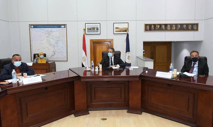 ترأس الدكتور خالد العناني وزير السياحة والآثار، الجلسة الاستثنائية لمجلس إدارة المجلس الأعلى للآثار، وذلك 79647