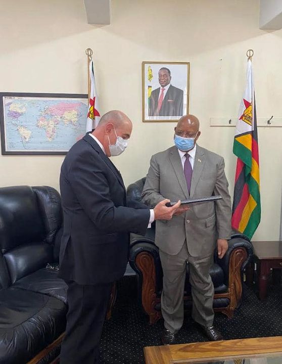 رئيس البرلمان الزيمبابوي يستقبل السفير المصري في هراري استقبل رئيس البرلمان الزيمبابوي 79885