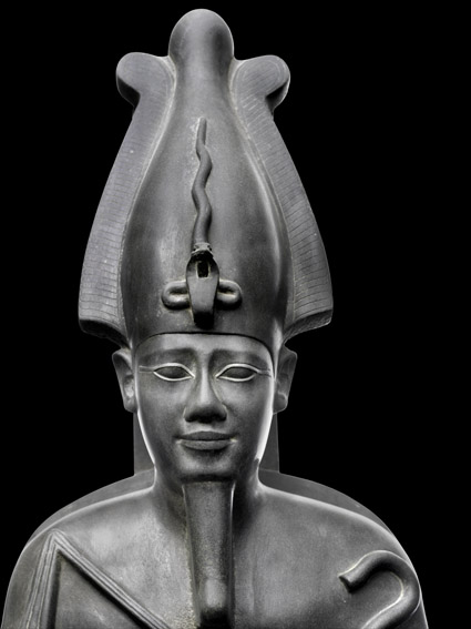 المتحف المصرى يعد المعبود أوزيرهو أحد أهم المعبودات فى مصر القديمة يترأس محكمة العالم الأخر والتي يمثُل E