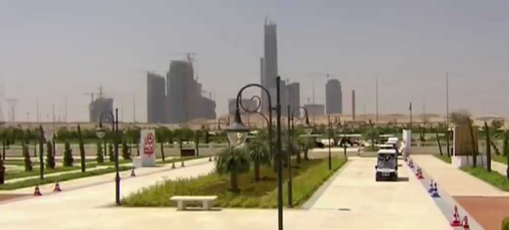 الرئيس عبدالفتاح السيسي يتفقد أكبر قافلة إنسانية لرعاية مليون أسرة على مستوى الجمهورية ضمن احتفالية ابواب lC6l8esl3srfZIEG
