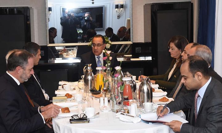 خلال زيارته باريس: رئيس الوزراء يلتقى رئيس مجموعة CMA CGM للخطوط الملاحية والوفد المرافق له مدبولى: نتطلع 14473