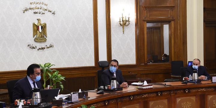 مدبولي يلتقي عبد الغفار لمتابعة جهود مواجهة كورونا وتطعيم المواطنين باللقاحات المضادة للفيروس 16671